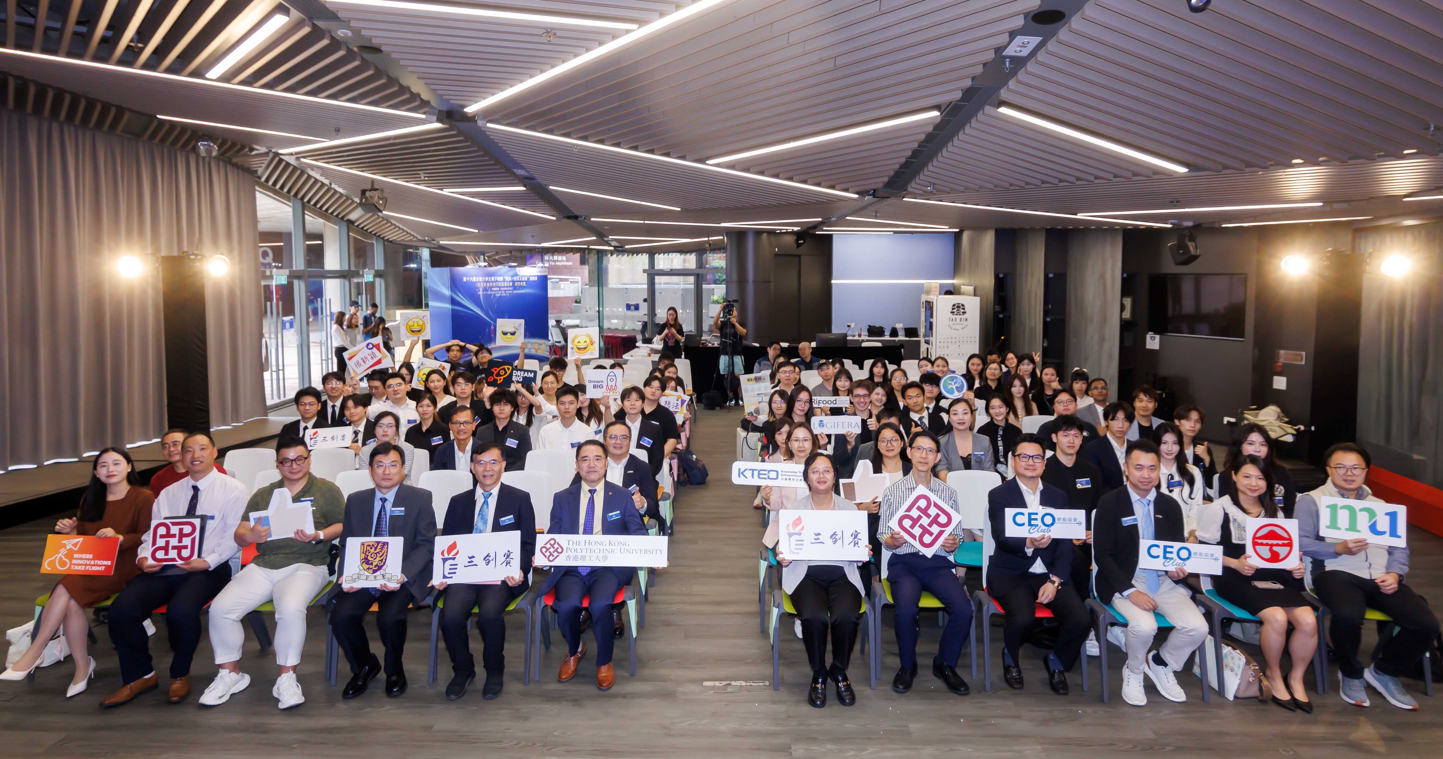 The participating teams joined the judges and guests for a group photo.