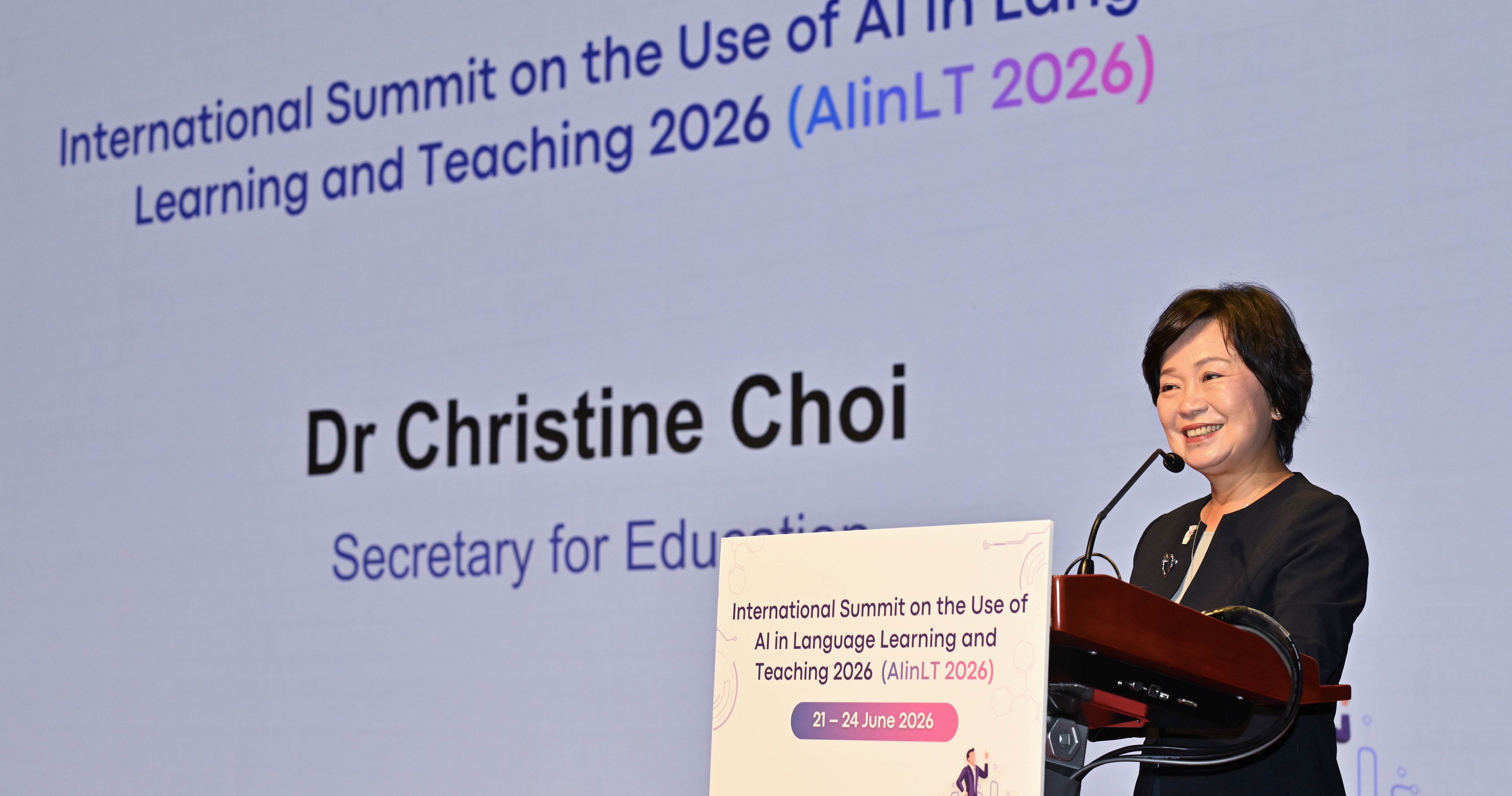 Dr Choi Yuk-lin said that the event marked the grand unveiling of Digital Education Week 2026, which would be leveraged to effectively connect experts, scholars and relevant sectors around the world to exchange successful experiences.
