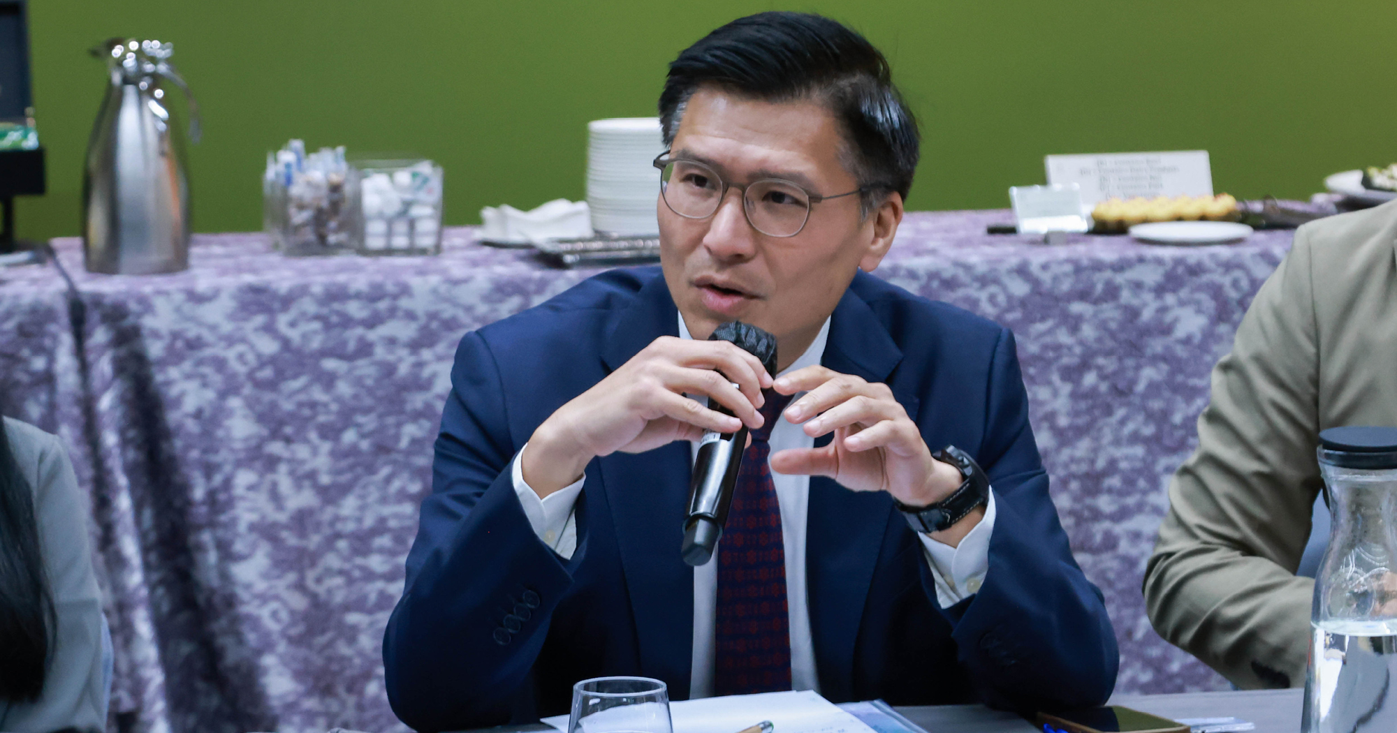 The Hon Duncan Chiu delivered the closing remarks at the meeting.